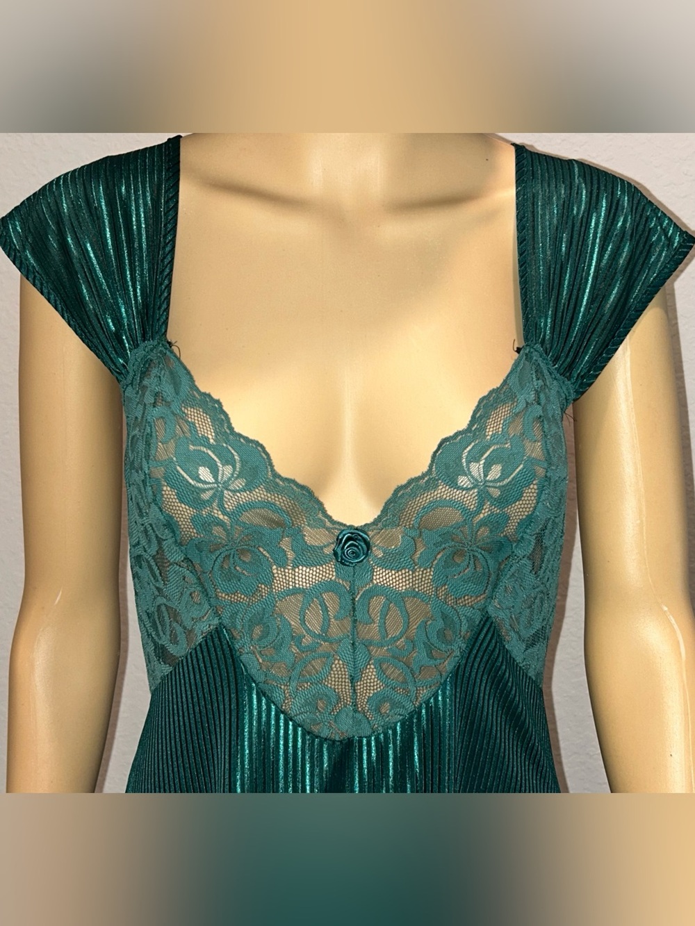 Petra Fashions Emerald Lace-Trim Chemise